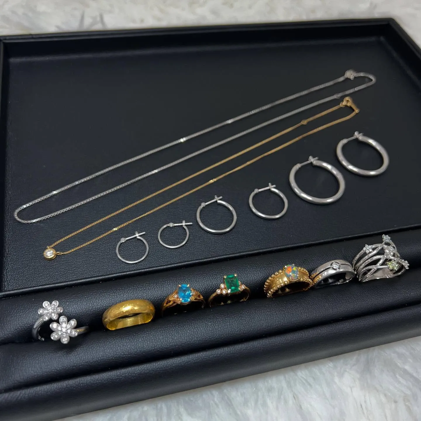 貴金属アクセサリー
